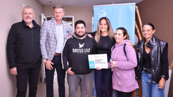 Procrear II: Malena Galmarini junto a Scatolini y autoridades del SGBATOS realizaron una nueva entrega de viviendas en Tigre